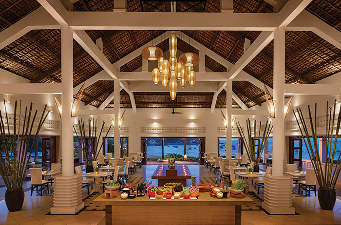 The Senses Bar and Lounge với những món ăn nhẹ và cocktail miền nhiệt đới mát mẻ cho ngày hè